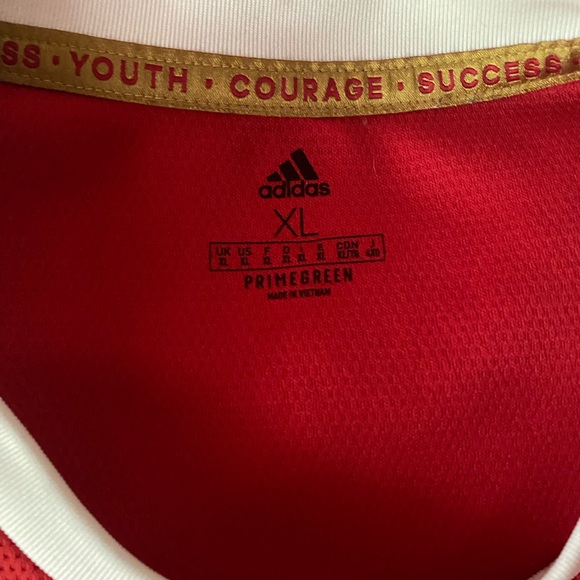 Manchester United Home Kit 2021/22 - Picture 2 of 3